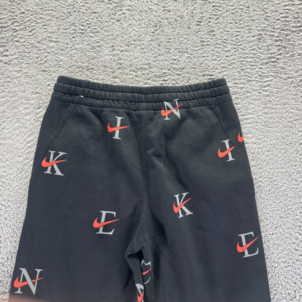 VTG Nike Sportswear Club Sweatpant Boys XL Black All-Over Print Jogger Tapered - Picture 5 of 9